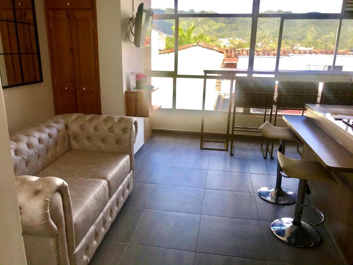 Aptos Vista Al Embalse, Frente Al Lago, Restaurantes, Bares Guatapé エクステリア 写真
