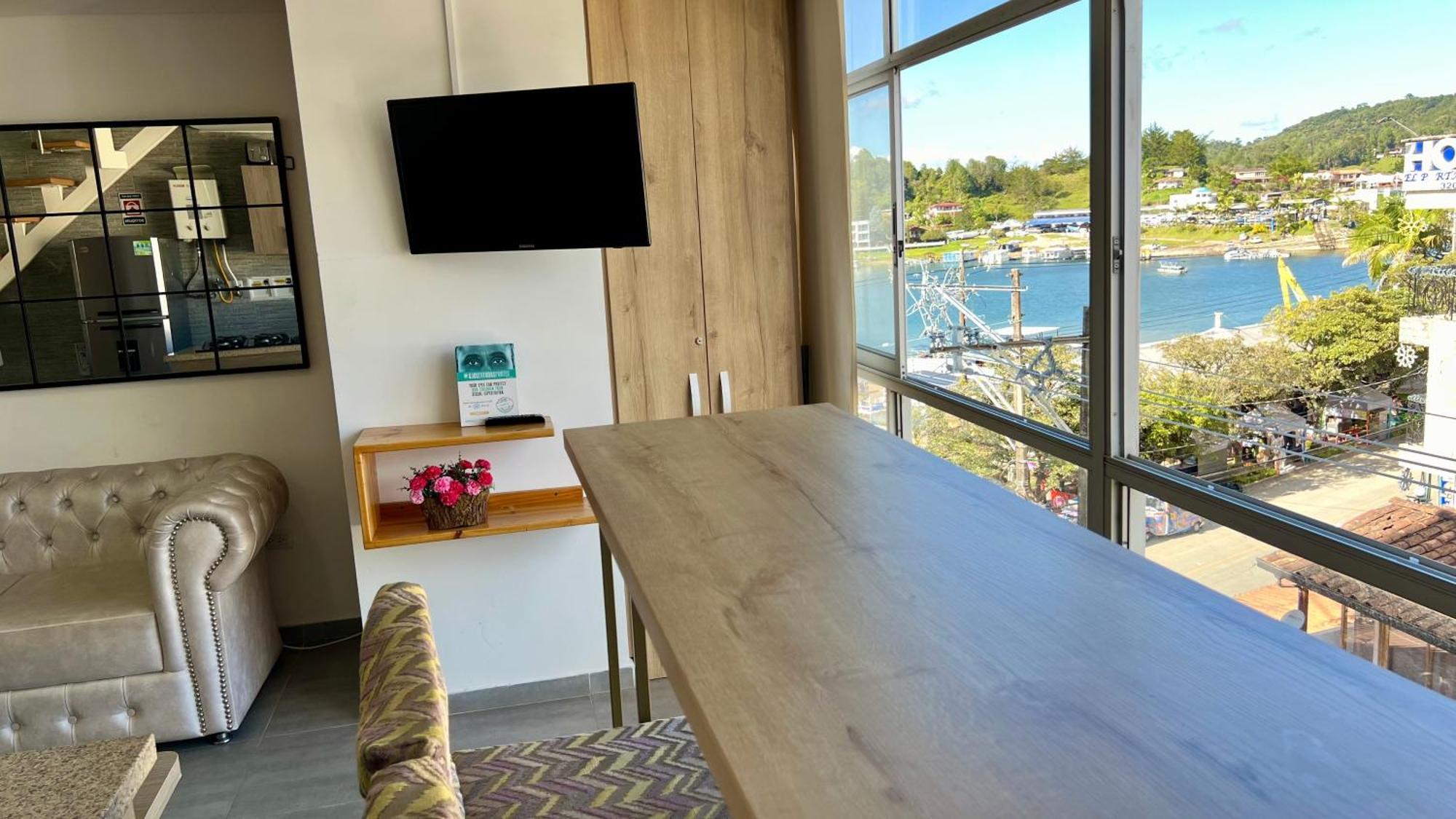 Aptos Vista Al Embalse, Frente Al Lago, Restaurantes, Bares Guatapé エクステリア 写真