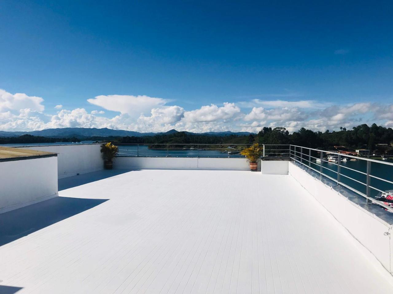 Aptos Vista Al Embalse, Frente Al Lago, Restaurantes, Bares Guatapé エクステリア 写真