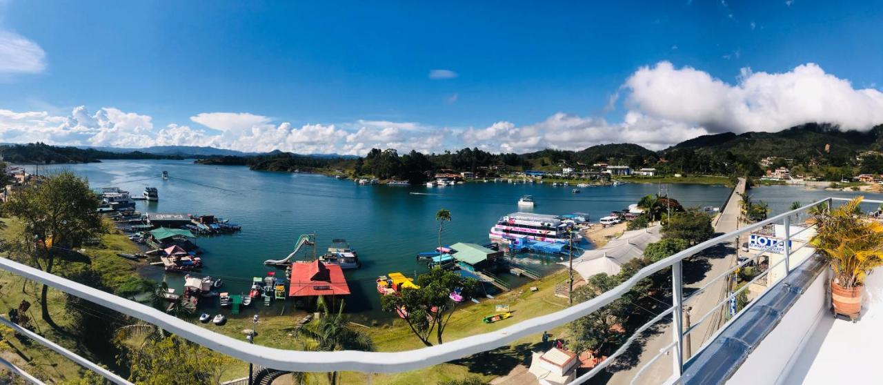 Aptos Vista Al Embalse, Frente Al Lago, Restaurantes, Bares Guatapé エクステリア 写真